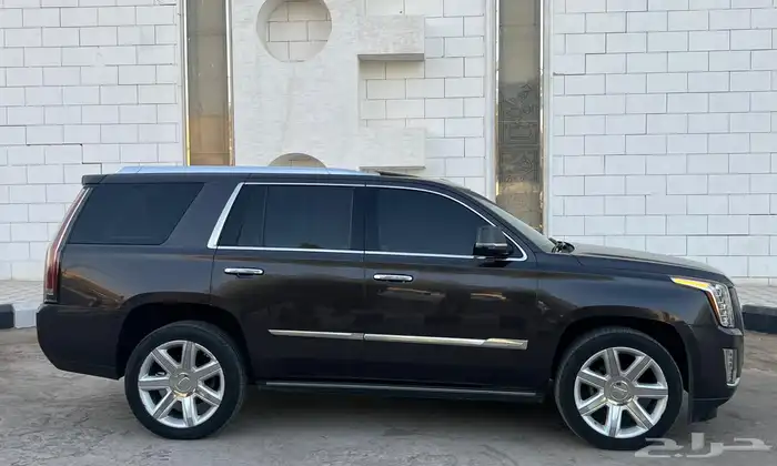 كاديلاك اسكاليد 2016 (بحالة ممتازة) 9