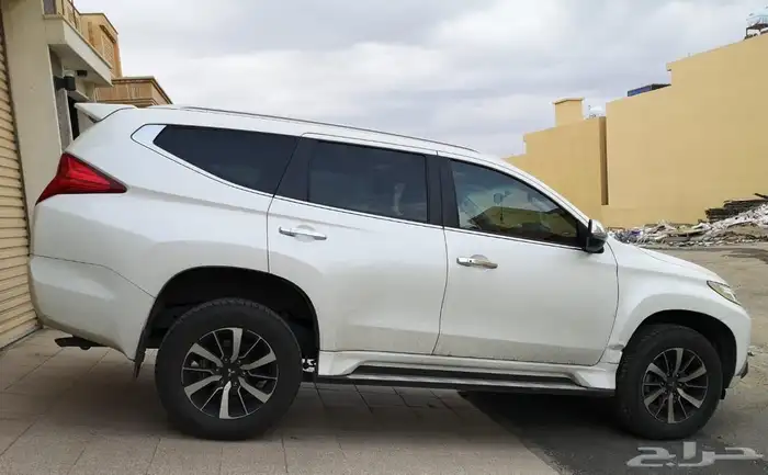 جيب ميتسوبيشي مونتيرو 3