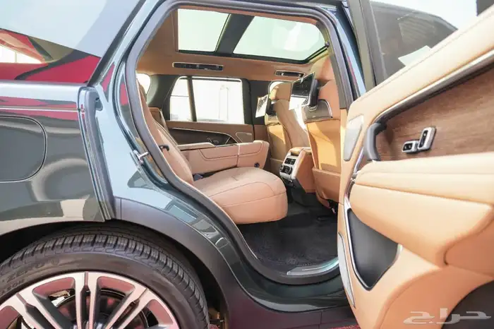 2025 رنج روفر اوتوبيوجرافي P400 V6 ضمان خمس سنوات جديد 9