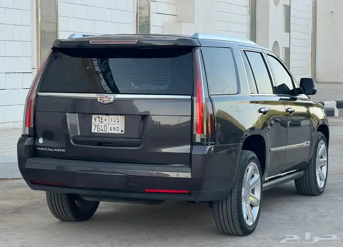 كاديلاك اسكاليد 2016 (بحالة ممتازة) 8