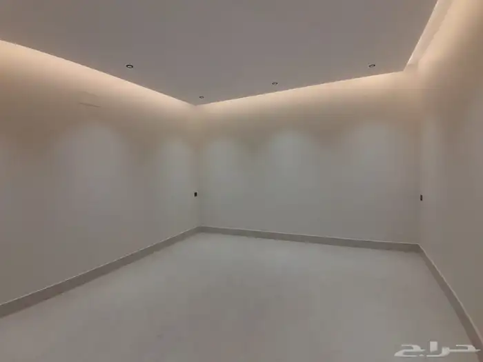 للبيع دور ارضي بمدخل مستقل من 6غرف بحي الحسام ب570الف 6