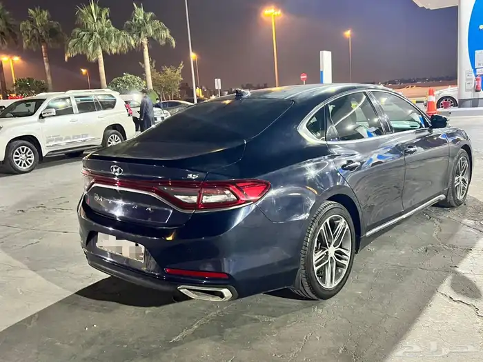 هبونداي ازيرا 2018 للبيع 7