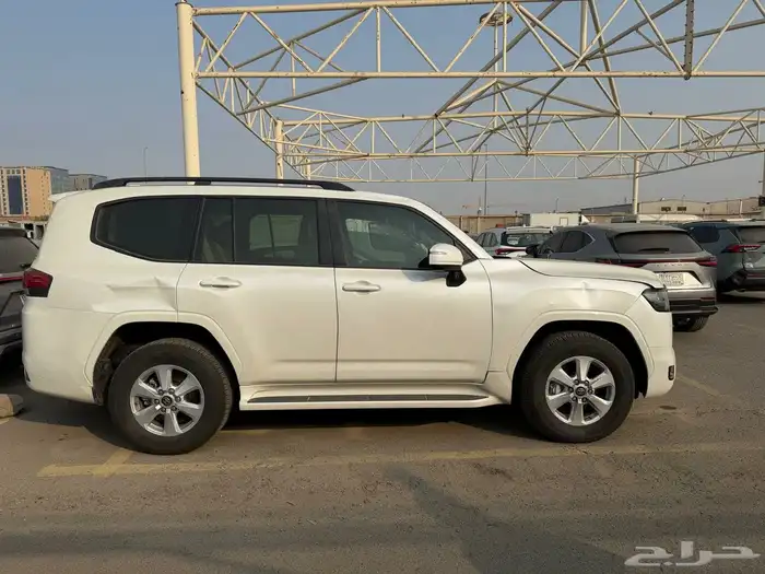 لاندكروزر مقلوب للبيع بحالتها ممشى 13 الف موديل 2025 8