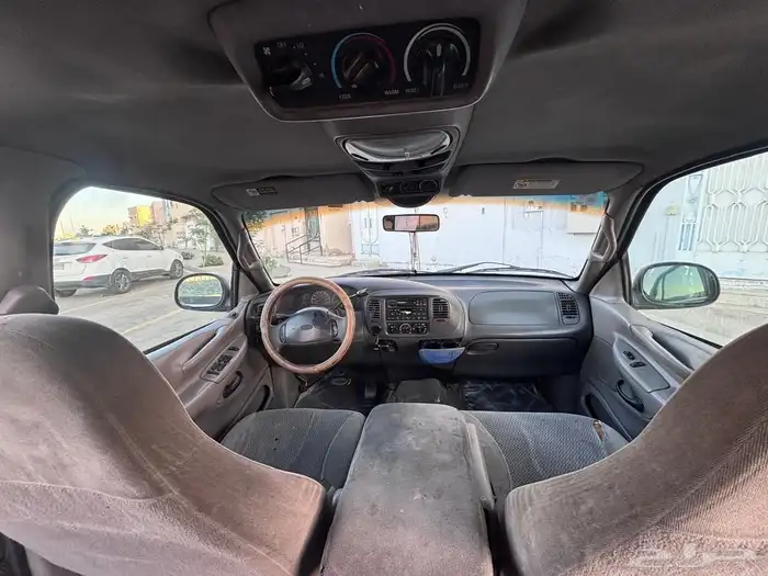 فورد اكسبديشن موديل 2001 4