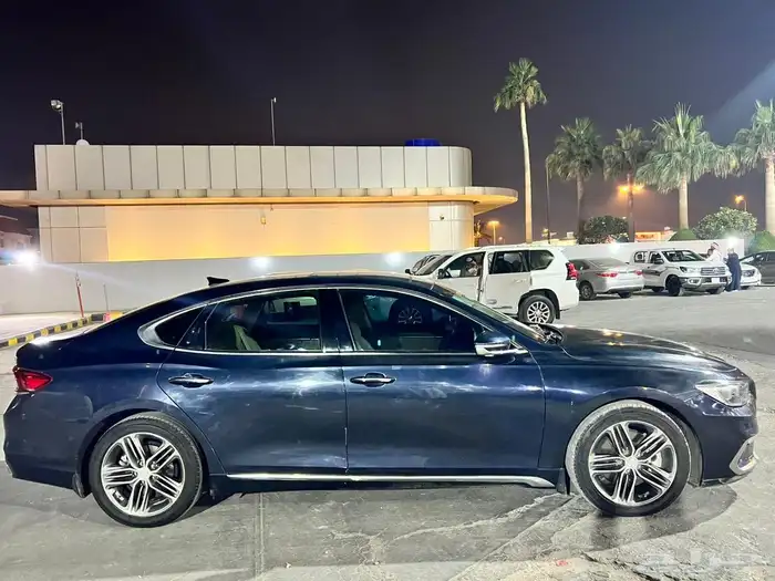 هبونداي ازيرا 2018 للبيع 2