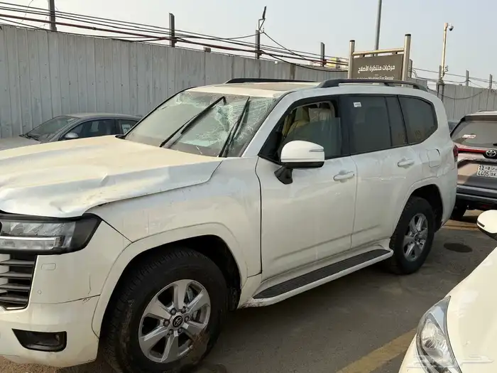 لاندكروزر مقلوب للبيع بحالتها ممشى 13 الف موديل 2025 4