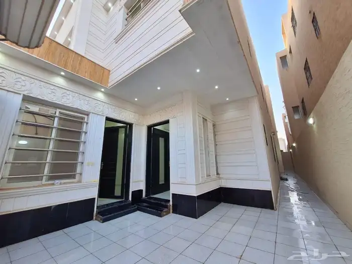 فيلا للايجار في حي الرمال ريبال شهري 5500 0