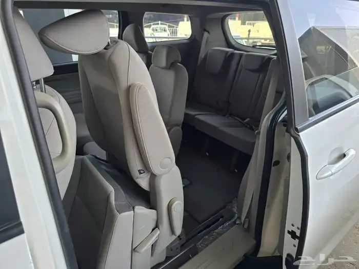 للبيع كيا كرنفال 3