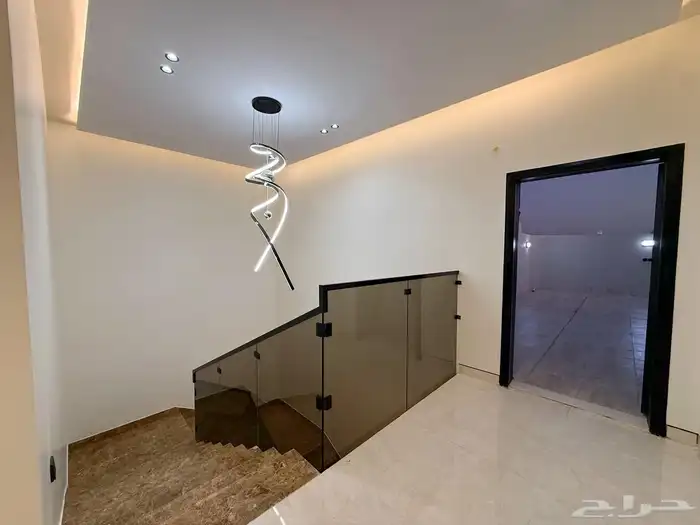 4 فلل للبيع اشرق المطار أقريب من شارع الجامعه والخدمات 8