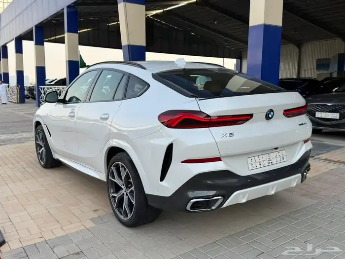 بي ام دبليو X6 2023 ناغي على الضمان والصيانه 3