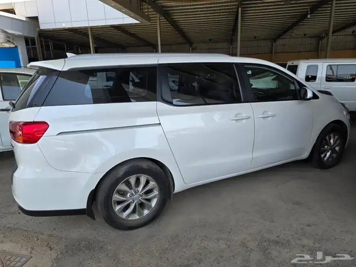 للبيع كيا كرنفال 9