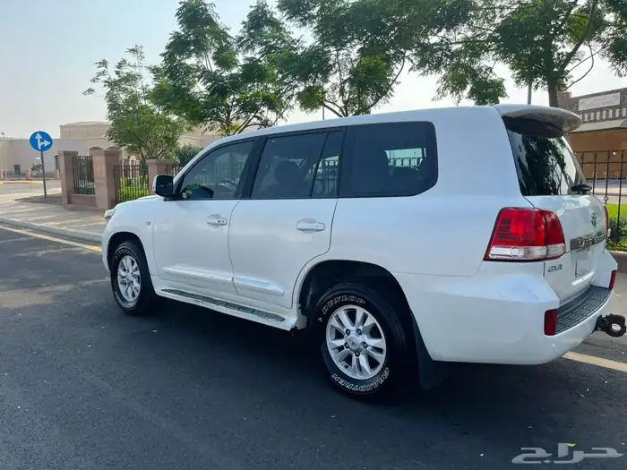 لاندكروزر 2011 2