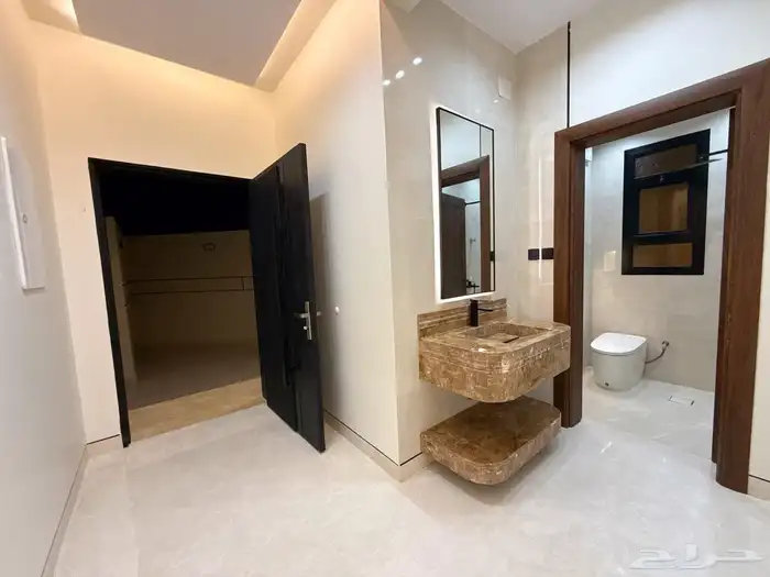 4 فلل للبيع اشرق المطار أقريب من شارع الجامعه والخدمات 7