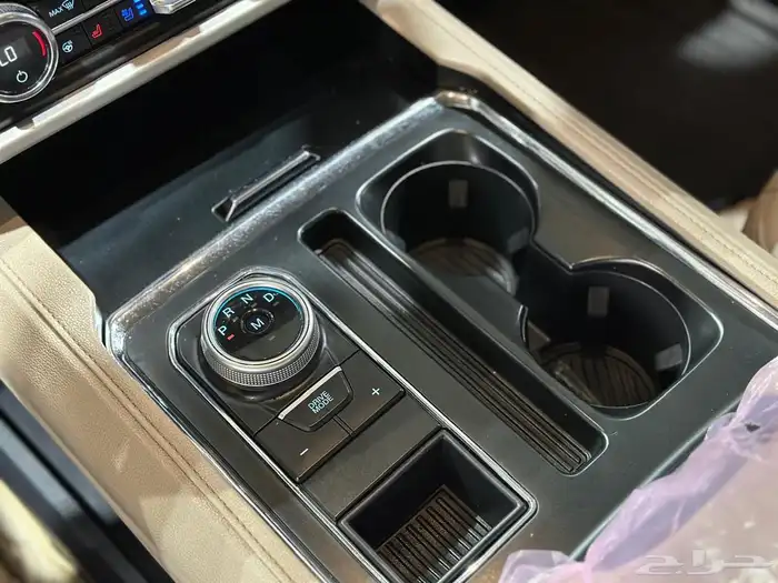 اكسبديشن XLT فل كامل موديل 2023 18