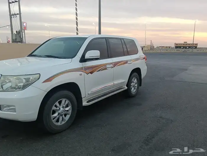 لاندكروزر 2011 3