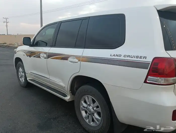 لاندكروزر 2011 2
