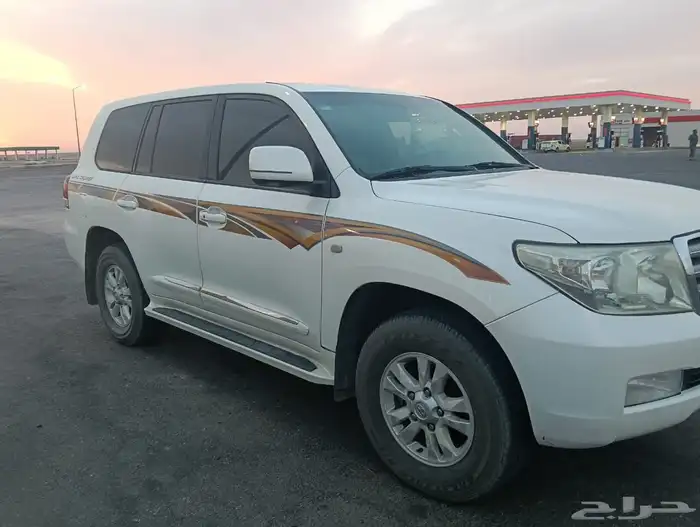 لاندكروزر 2011 1