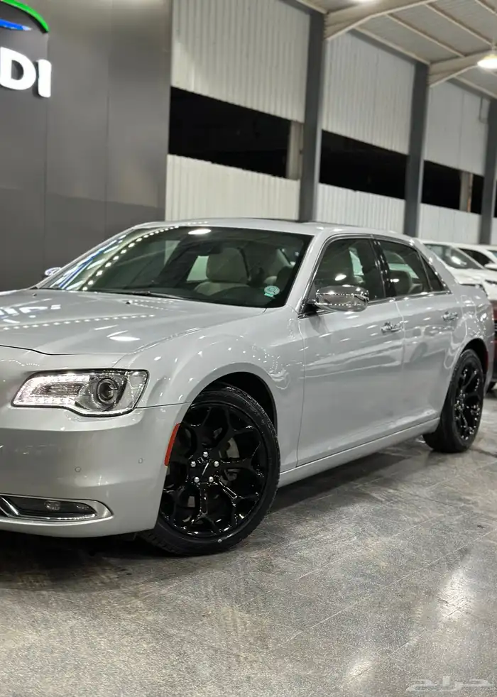 كرايزلر C300 لميتد بلص 2021 لدى معرض(الرشيدي) 2