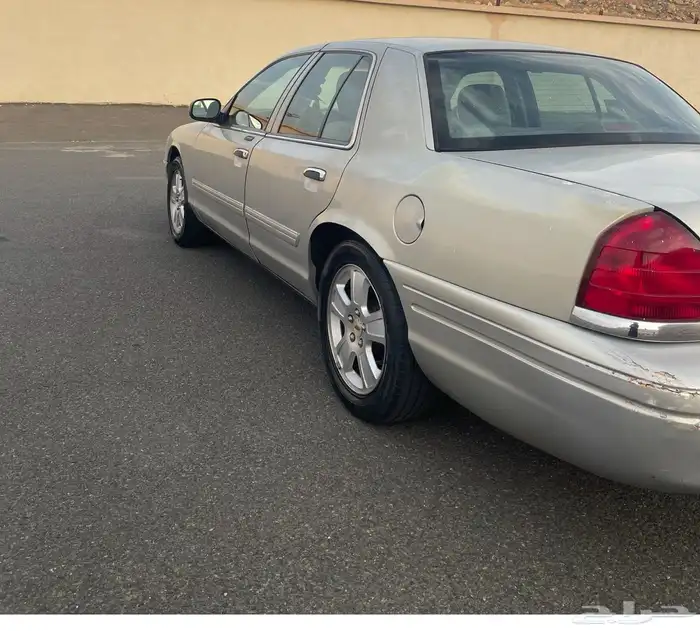 فورد كراون فكتوريا 2011 4