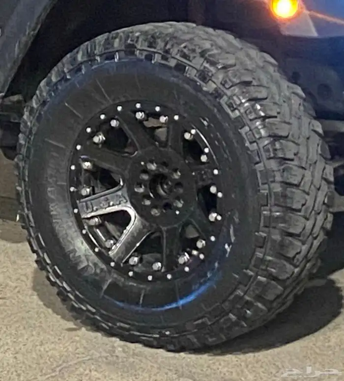 البيع مستعجل كفرات وجنوط رانجلر حجري مقاس 17 16 جنوط الوكاله 0