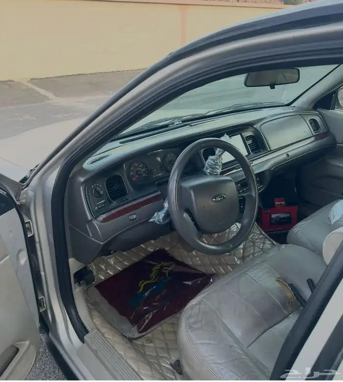 فورد كراون فكتوريا 2011 10