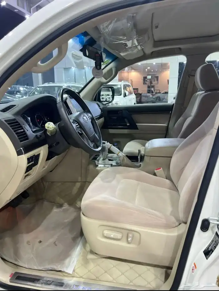 تويوتا لاندكروزر 2019 تورنج فل كامل سعودي ماشي 77 الف 7