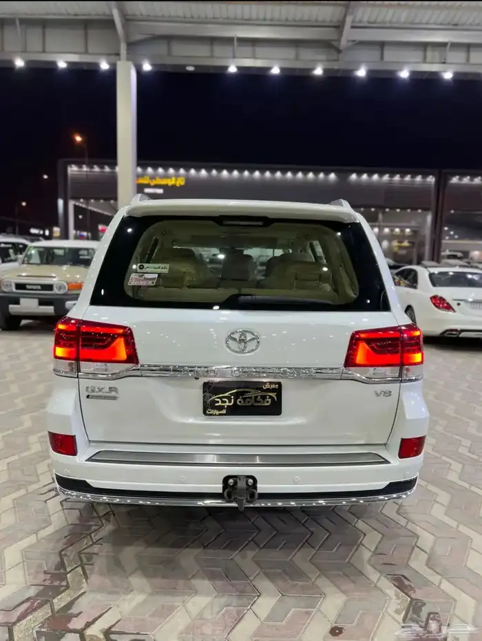تويوتا لاندكروزر 2019 تورنج فل كامل سعودي ماشي 77 الف 4