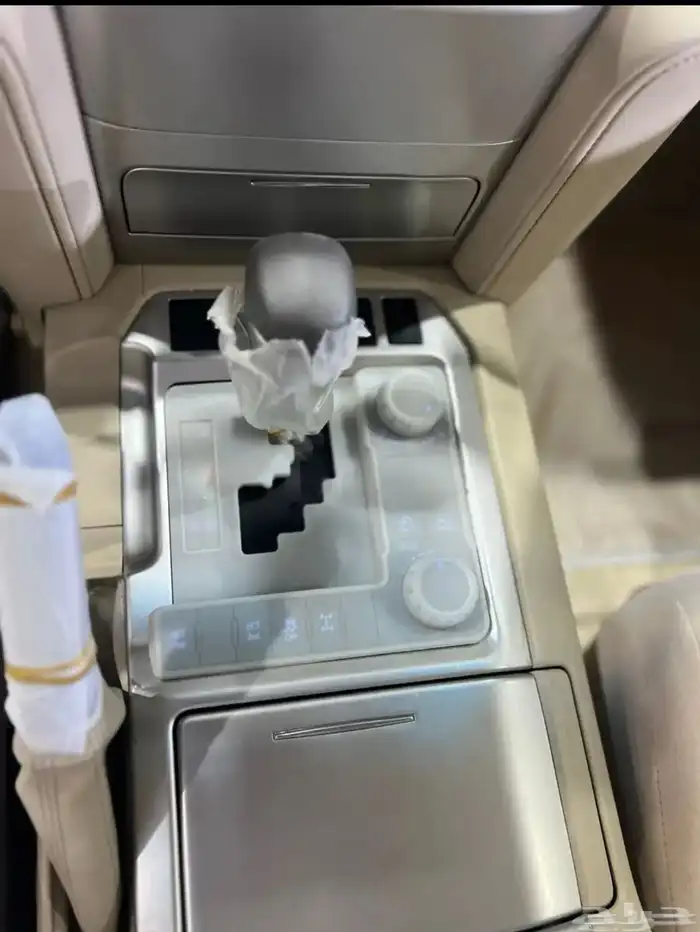 تويوتا لاندكروزر 2019 تورنج فل كامل سعودي ماشي 77 الف 10