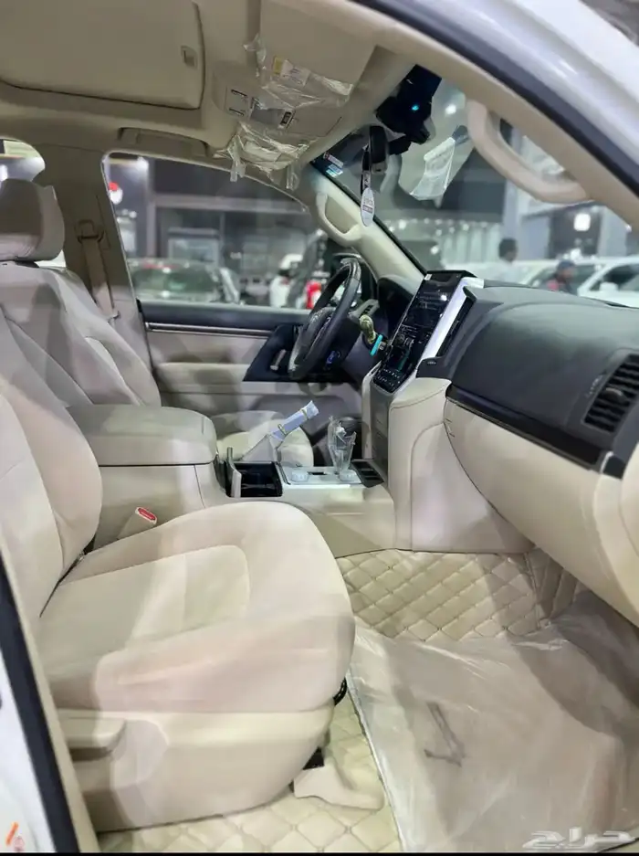 تويوتا لاندكروزر 2019 تورنج فل كامل سعودي ماشي 77 الف 6