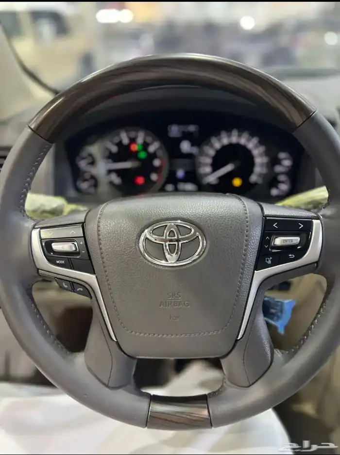 تويوتا لاندكروزر 2019 تورنج فل كامل سعودي ماشي 77 الف 14