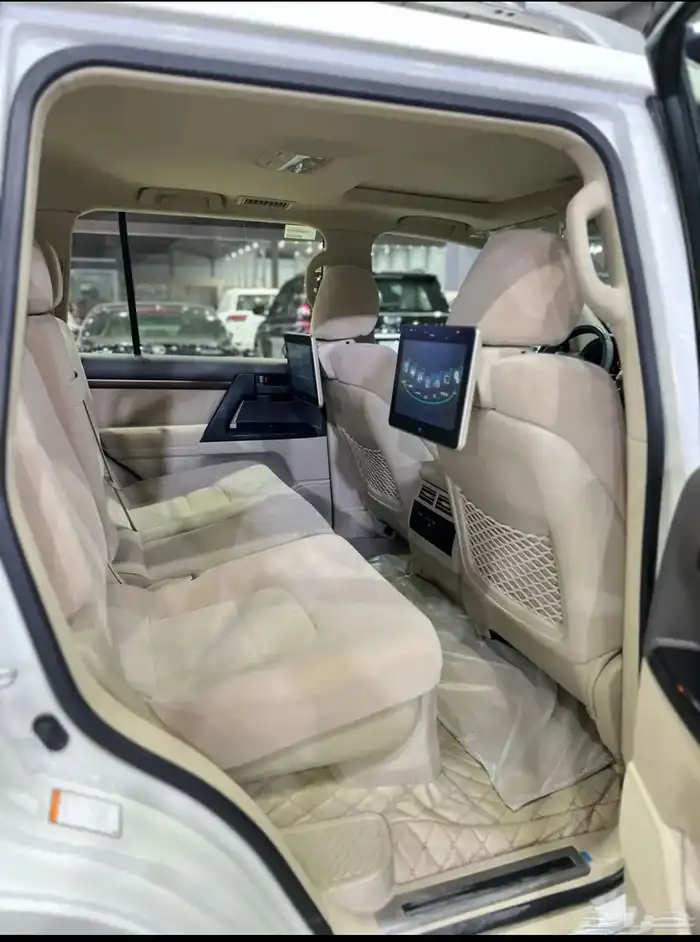 تويوتا لاندكروزر 2019 تورنج فل كامل سعودي ماشي 77 الف 8