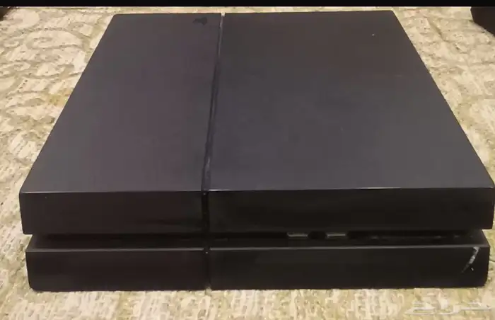 سوني فور مستخدم مع يده 0