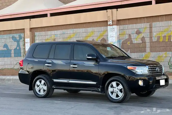 لاندكروزر GXR V8 3