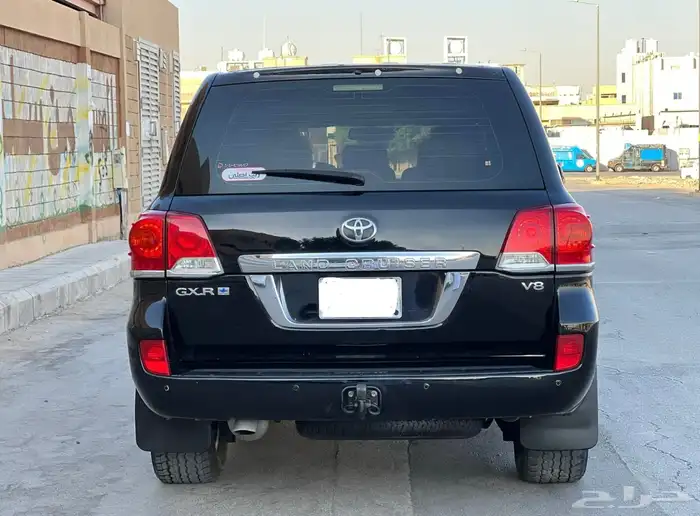 لاندكروزر GXR V8 17