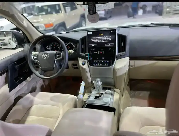 تويوتا لاندكروزر 2019 تورنج فل كامل سعودي ماشي 77 الف 9