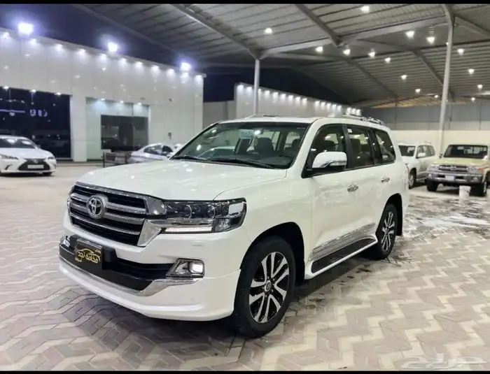 تويوتا لاندكروزر 2019 تورنج فل كامل سعودي ماشي 77 الف 1