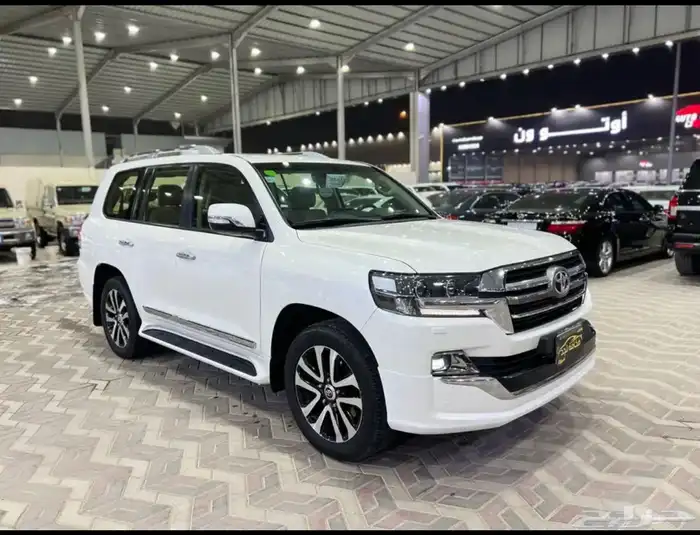 تويوتا لاندكروزر 2019 تورنج فل كامل سعودي ماشي 77 الف 2