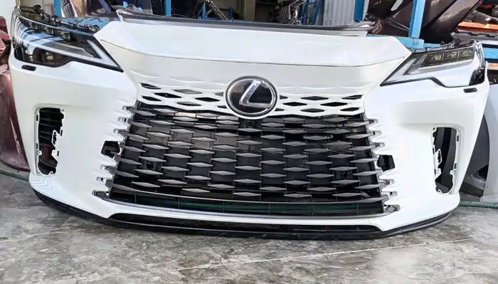 صدام لكزسRX 2025 0