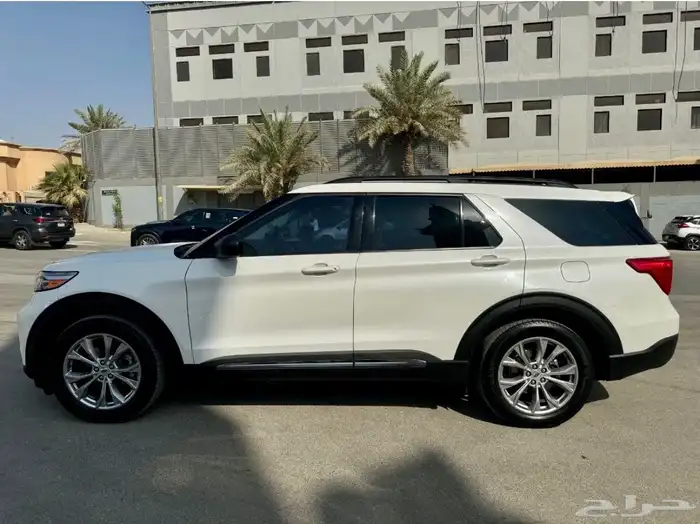 Ford Explorer XLT 2023 (Lather seat and Sunroof) 5