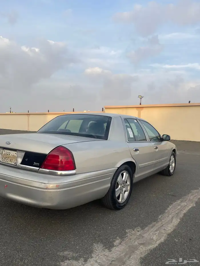 فورد كراون فكتوريا 2011 5