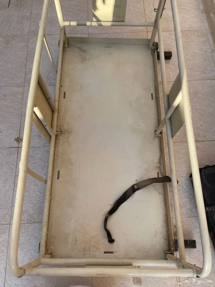 للبيع سلة عفش معة قواعدة واغراضة كاملة. للتواصل واتس فقط 1