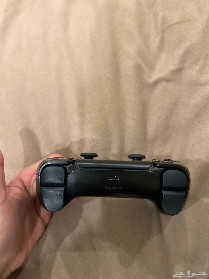 يد سوني فايف سليمه بالكامل القير اليسار وزر المايك خربان بس 1