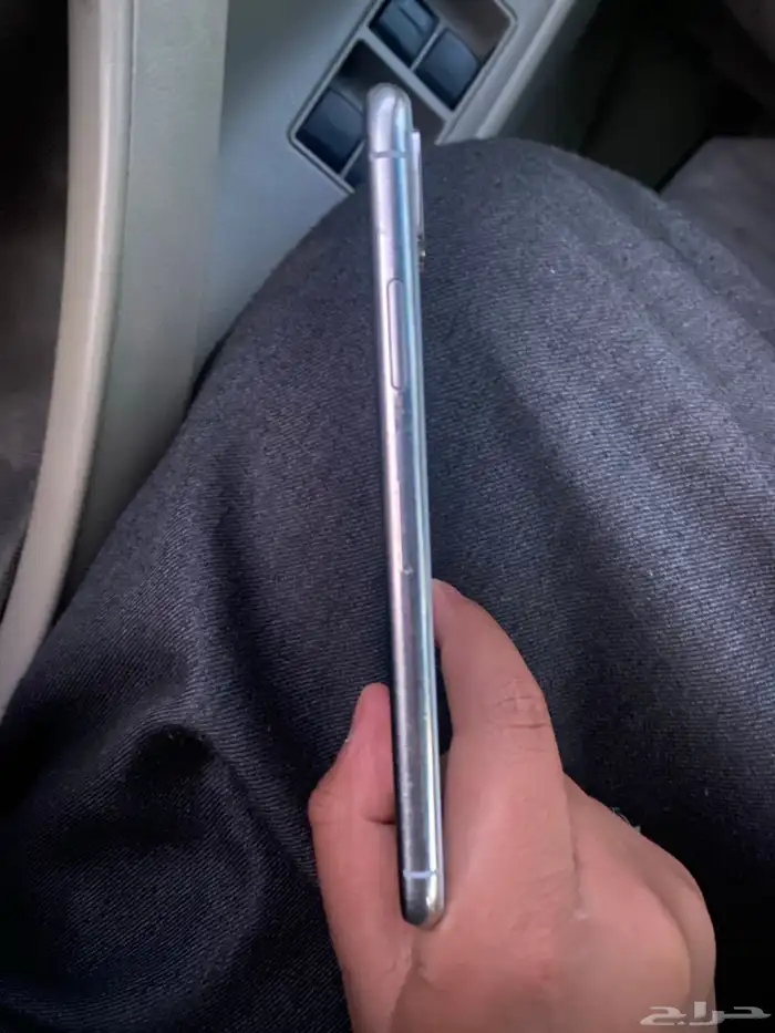 جوال ايفون xs الجهاز مقفل ولا كن كل شي سليم 0