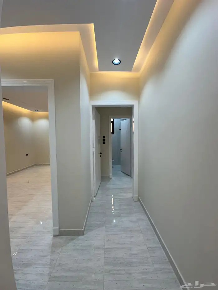 للبيع روف علوي بدرج داخلى وخارجي ع شارعين بالراقي شرق خميس 16