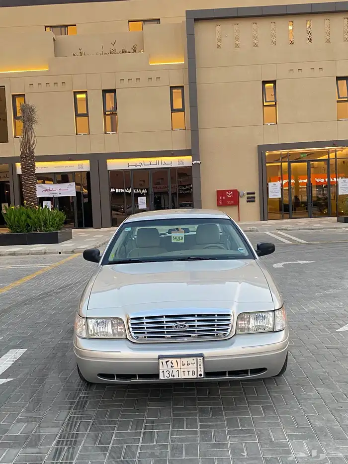 للبيع فورد فكتوريا 2011 نظيف جدا 2