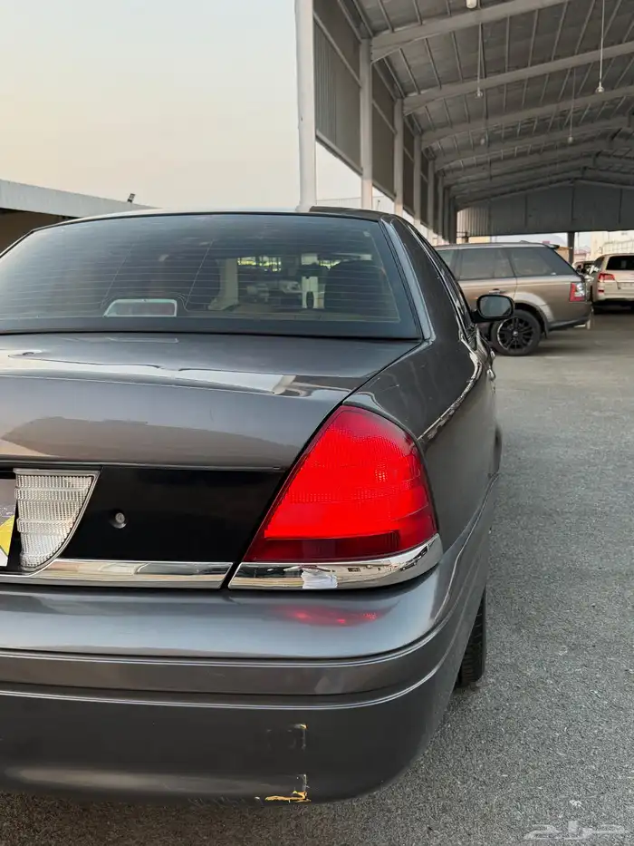 للبيع فورد فكتوريا 2010 شرط 8