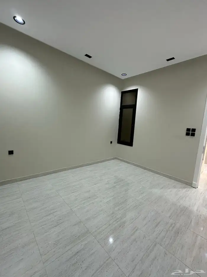 شقق ارضية 550 الف و علوية 500 الف بقرب من الممشي 3