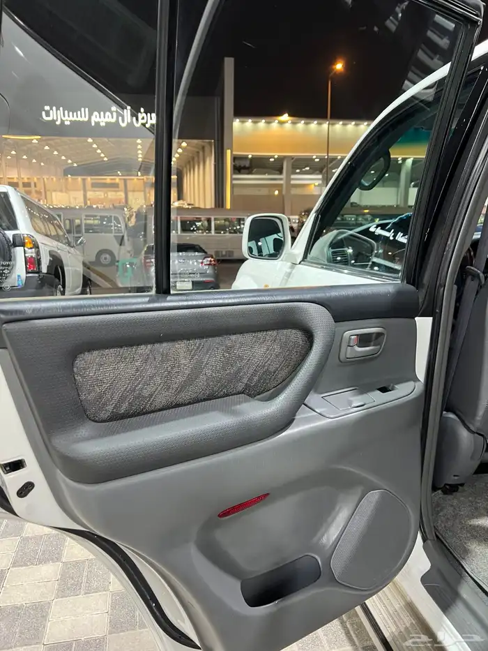 للبيع تويوتا لاندكروزر موديل 2000 12