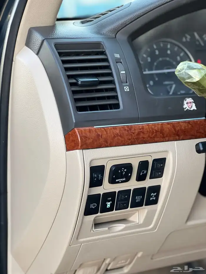 لاندكروزر GXR V8 13