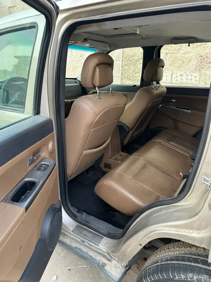 جيب ليبرتي 2011 للبيع 12